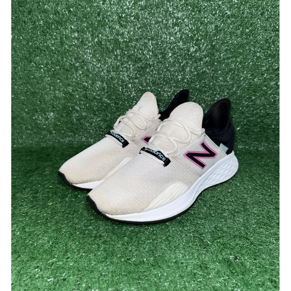 New Balance ROAV Fresh Foam Womens Size 9B White Athletic Sneakers Running Shoes - Picture 3 of 9